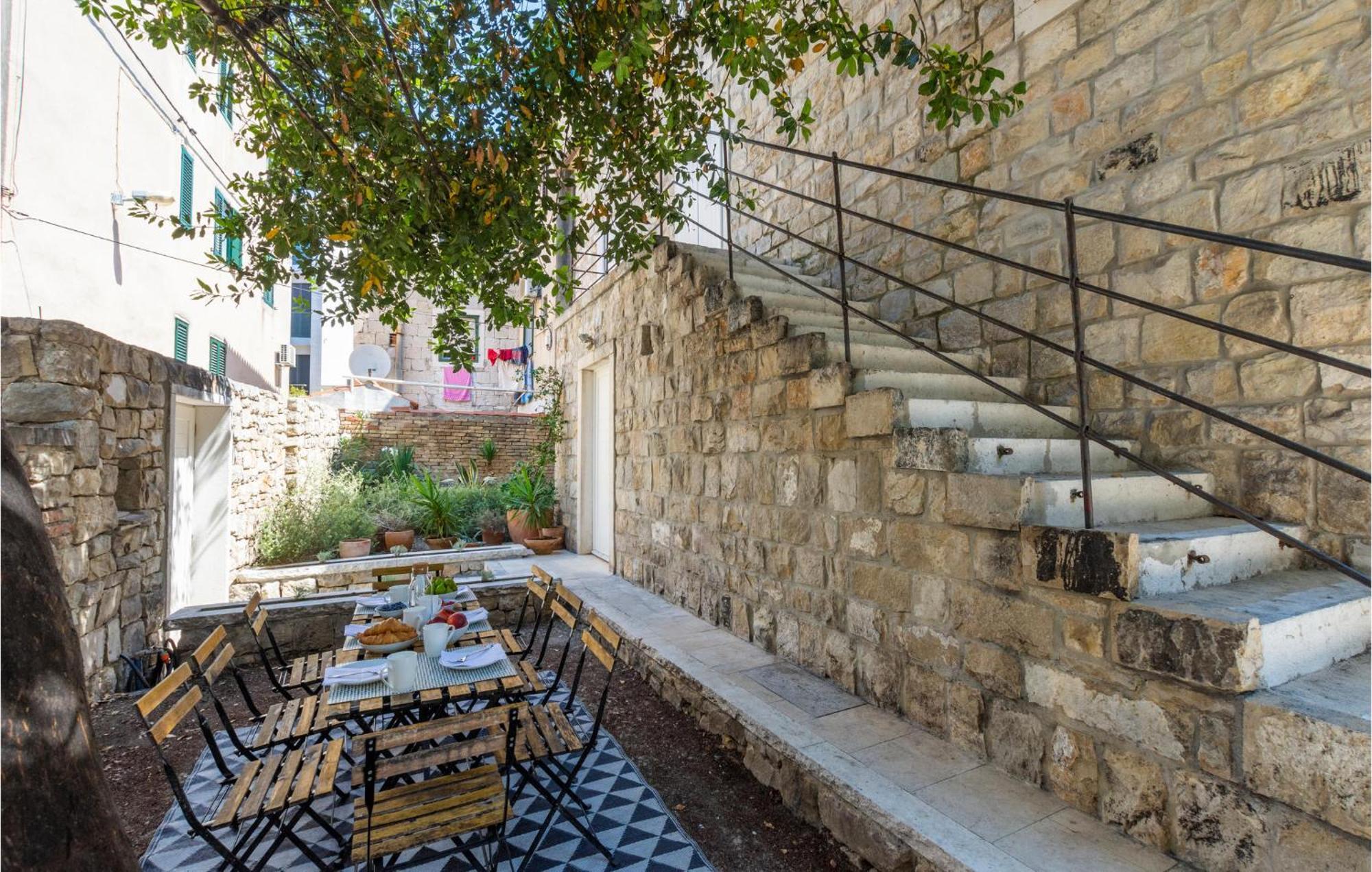 Stunning Home In Split With Outdoor Swimming Pool Экстерьер фото